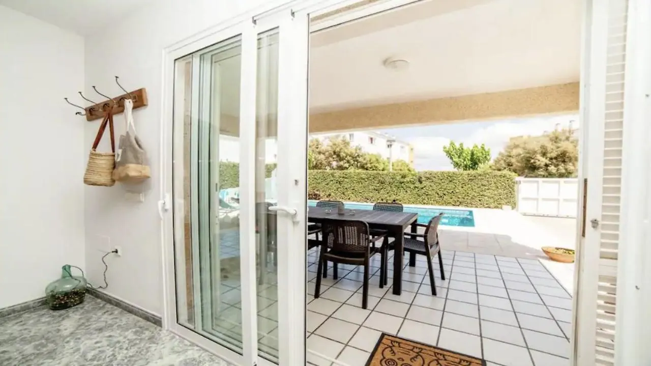 Villa With Pool In Cala Blanca With Sea Views Кала-Сантандрия